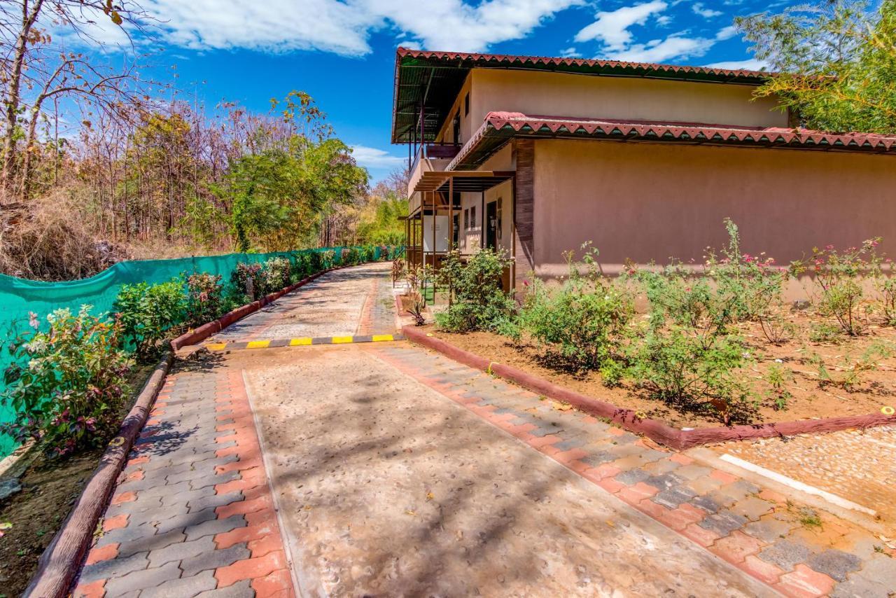 Club Mahindra Netrang Ξενοδοχείο Εξωτερικό φωτογραφία